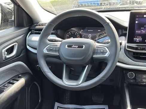 Used 2022 Jeep Compass Latitude AWD/4WD image 22