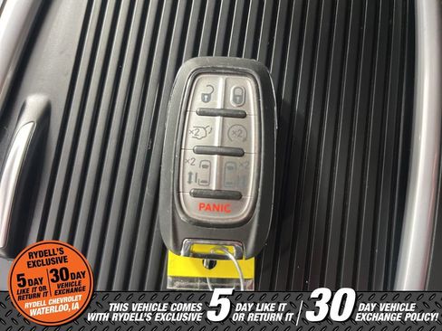 Used 2023 Chrysler Pacifica Touring-L FWD image 34