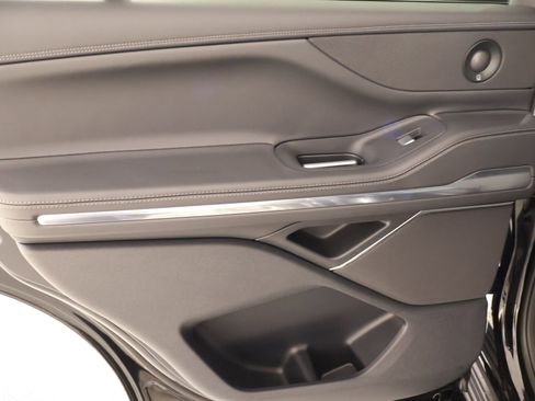 New 2026 Lincoln Navigator Premiere AWD/4WD image 17