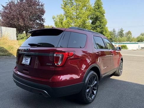 Used 2017 Ford Explorer XLT w/ Equipment Group 202A AWD/4WD image 4