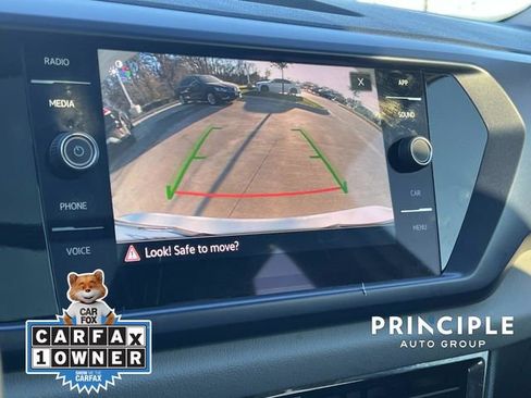 Certified 2023 Volkswagen Taos SE w/ Panoramic Sunroof Package image 24