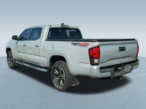 Used 2018 Toyota Tacoma TRD Sport w/ TRD Premium Sport Package image 6