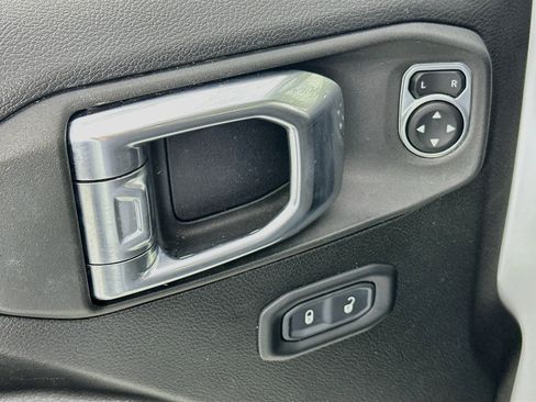 Used 2023 Jeep Gladiator Sport AWD/4WD image 18