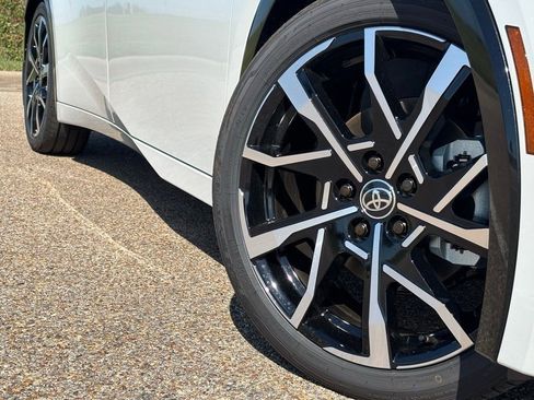 New 2025 Toyota Prius Plug-In Hybrid image 2