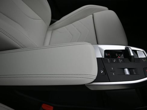 New 2026 BMW X2 xDrive28i w/ Technology Package AWD/4WD image 31