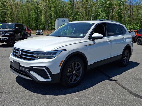 Used 2023 Volkswagen Tiguan SE AWD/4WD image 3