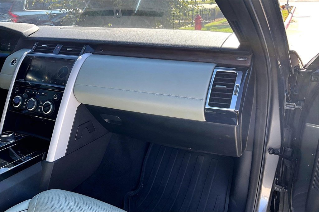 Used 2018 Land Rover Discovery HSE Luxury AWD/4WD image 18