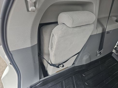 Used 2013 Toyota Sienna LE image 13