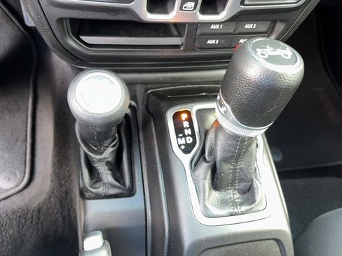 Used 2018 Jeep Wrangler Unlimited Sport S image 13