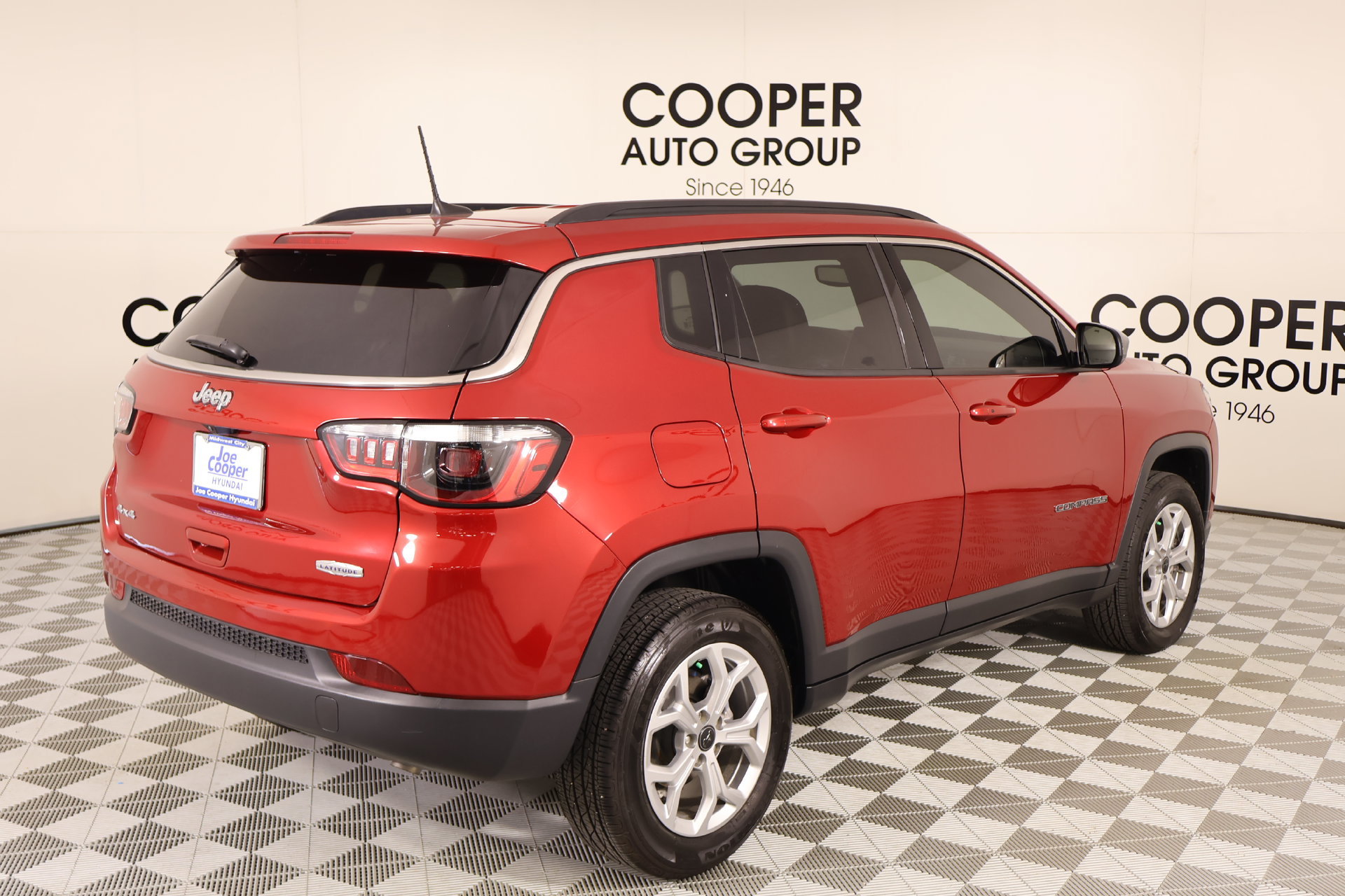Used 2025 Jeep Compass Latitude AWD/4WD image 19