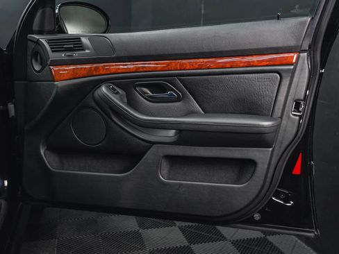 Used 2003 BMW M5 image 48