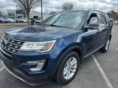 Used 2017 Ford Explorer XLT w/ Equipment Group 202A image 6