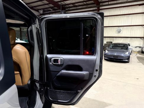 Used 2021 Jeep Wrangler Unlimited Sahara AWD/4WD image 20