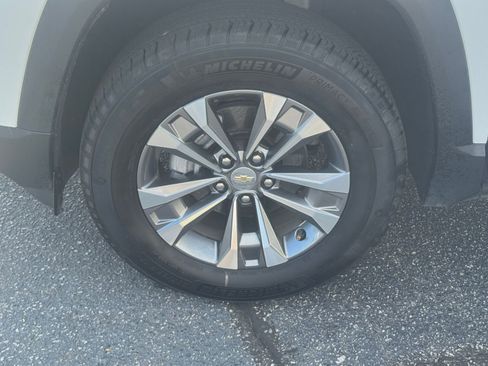 Used 2025 Chevrolet Equinox LT image 23