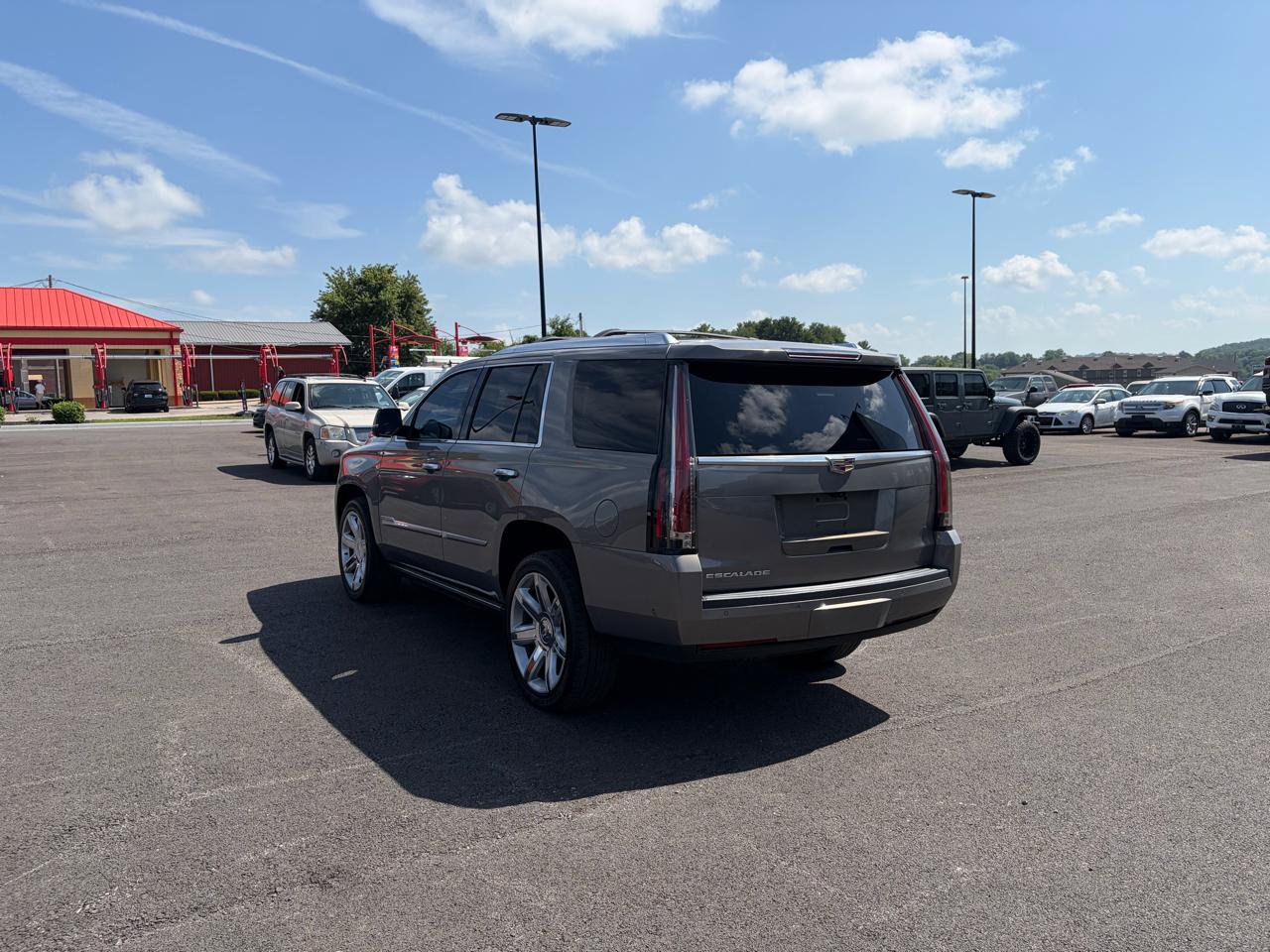 Used 2018 Cadillac Escalade Premium Luxury AWD/4WD image 5