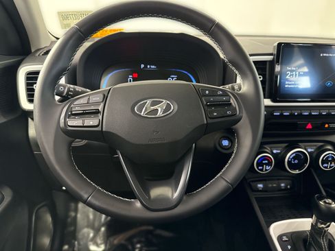 Used 2023 Hyundai Venue Limited FWD image 17