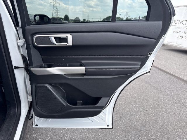 Used 2021 Ford Explorer XLT AWD/4WD image 35