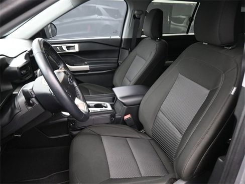 Used 2023 Ford Explorer XLT image 19