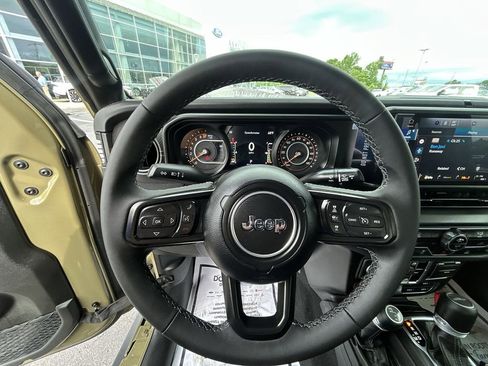 Used 2025 Jeep Gladiator Mojave AWD/4WD image 20