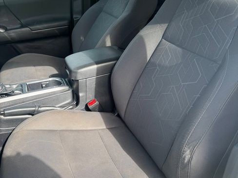 Used 2018 Toyota Tacoma TRD Sport w/ Technology Package image 10