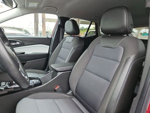 Used 2025 Chevrolet Trax LT w/ LT Convenience Package FWD image 16