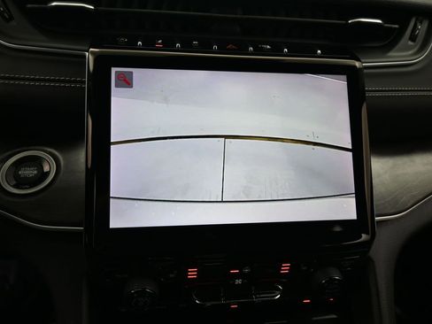 Used 2022 Jeep Grand Cherokee Limited image 22