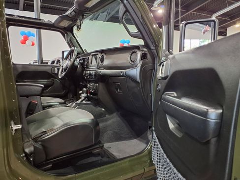 Used 2023 Jeep Gladiator Sport AWD/4WD image 24