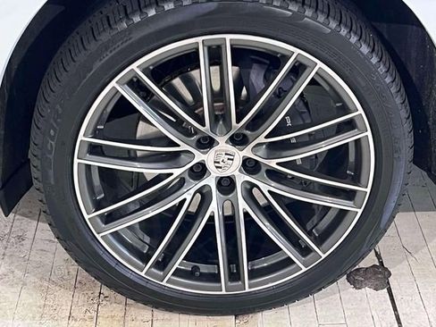 Certified 2023 Porsche Macan Turbo image 12