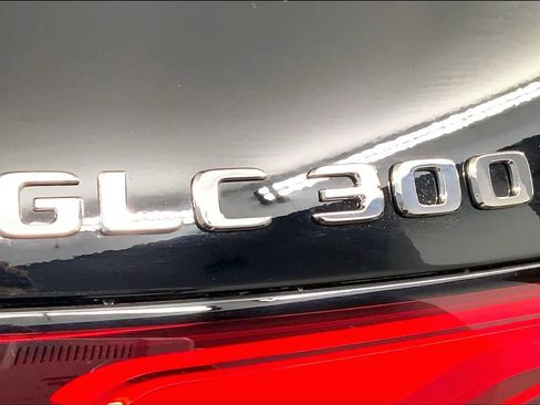 Used 2025 Mercedes-Benz GLC 300 4MATIC image 7