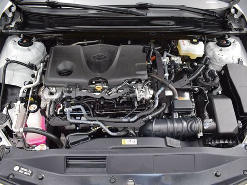 Used 2022 Toyota Camry XSE FWD image 9