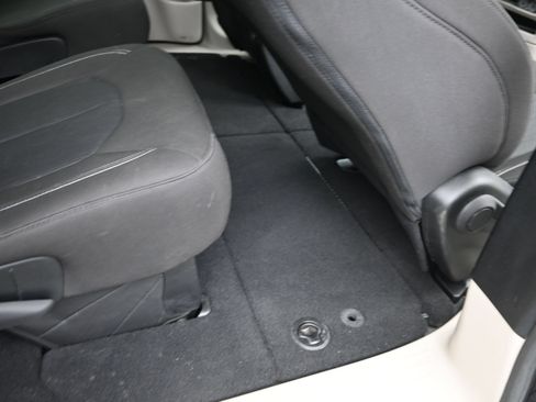Used 2023 Chrysler Voyager LX FWD image 18