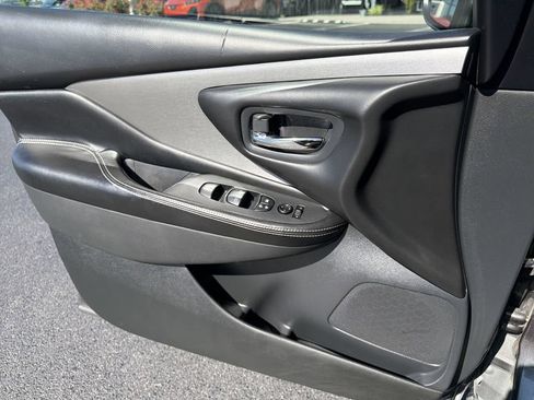 Used 2019 Nissan Murano S FWD image 18