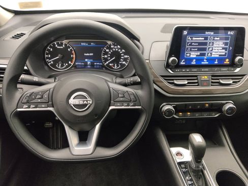 Used 2025 Nissan Altima 2.5 SV FWD image 22