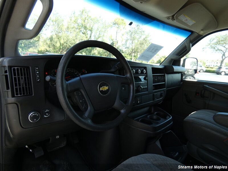 Used 2017 Chevrolet Express 3500 RWD image 18