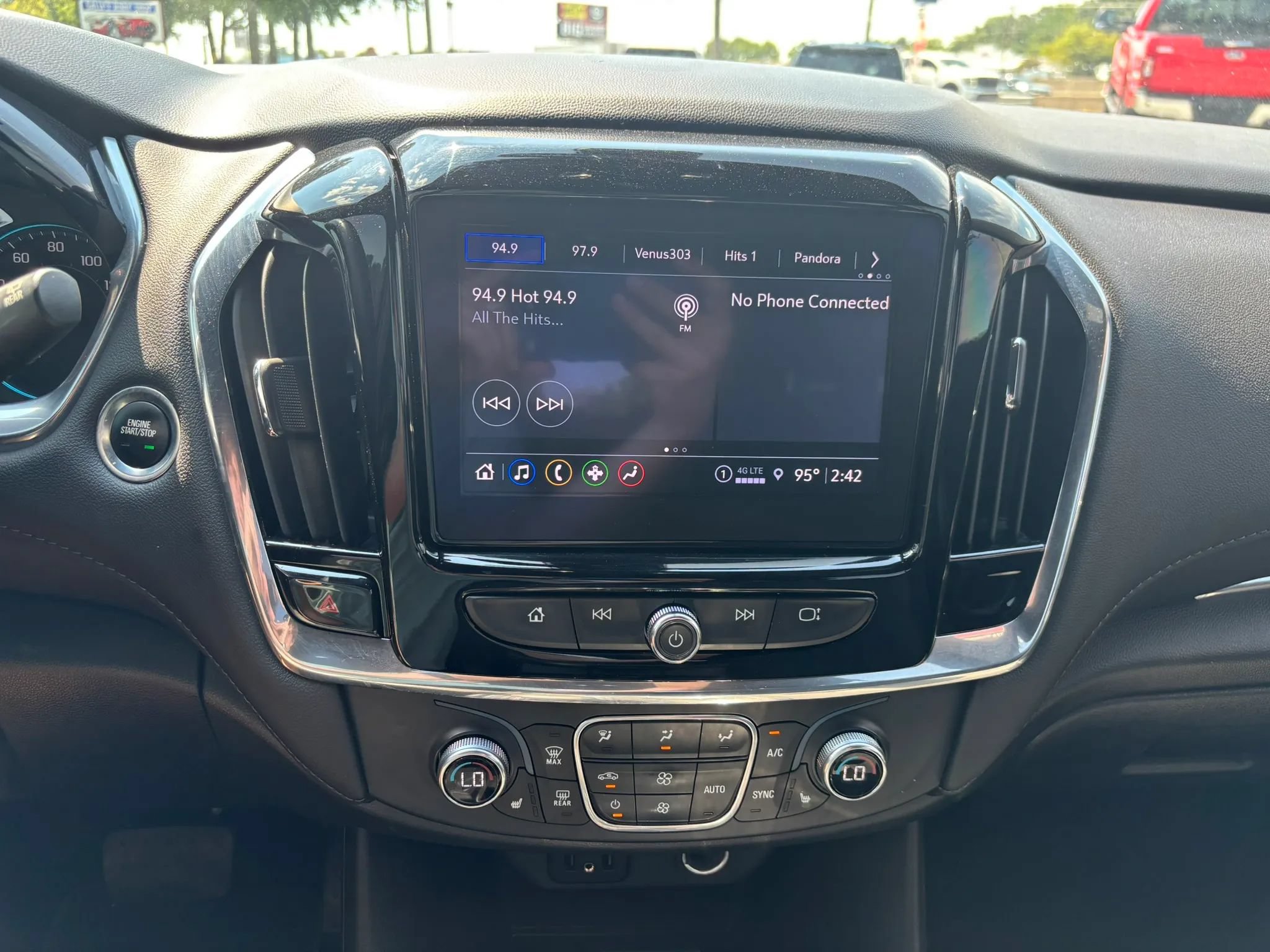 Used 2022 Chevrolet Traverse LT FWD image 23