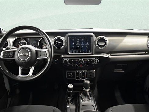 Used 2022 Jeep Wrangler Unlimited Sahara image 5