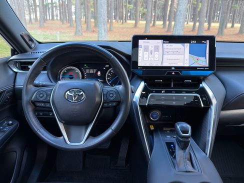 Used 2021 Toyota Venza Limited w/ Advanced Technology Package image 3