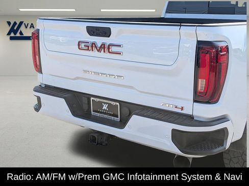 Used 2022 GMC Sierra 2500 AT4 w/ AT4 Premium Plus Package AWD/4WD image 8