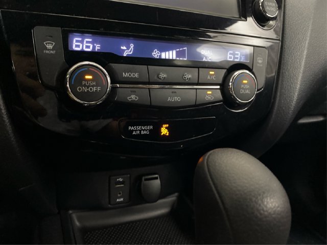 Used 2015 Nissan Rogue SV w/ SV Premium Package AWD/4WD image 31