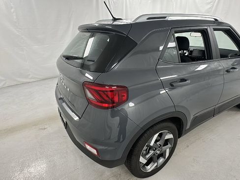 Used 2025 Hyundai Venue SEL image 3