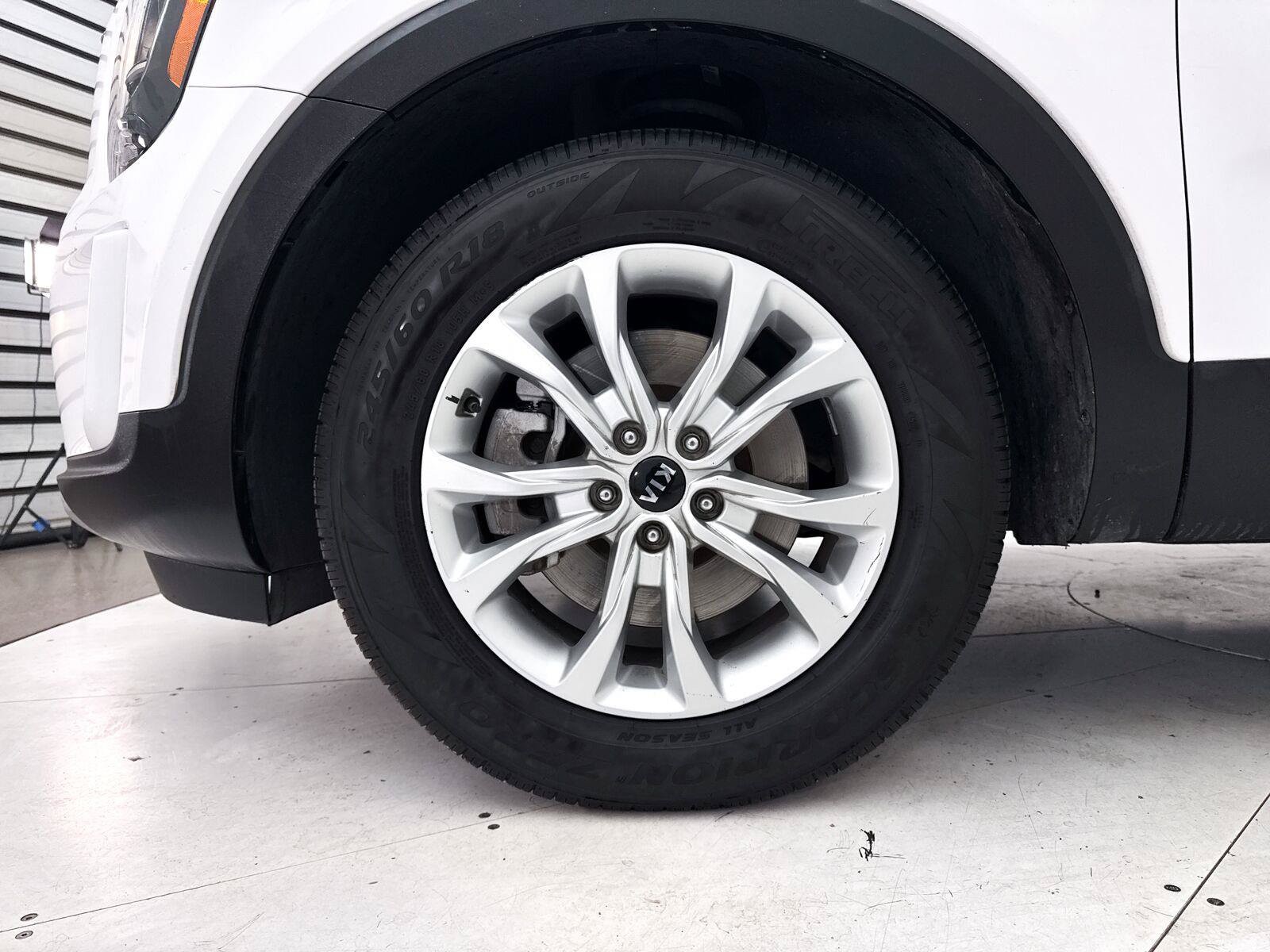 Used 2021 Kia Telluride LX FWD image 15