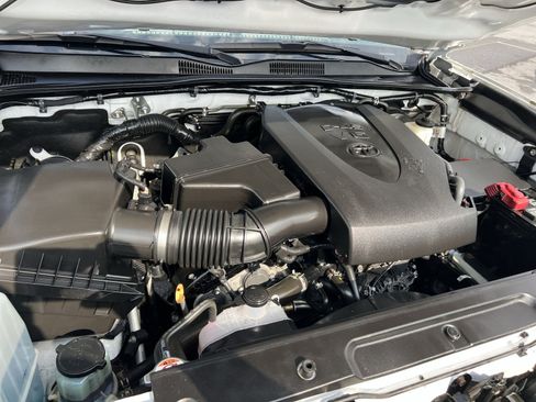 Used 2019 Toyota Tacoma TRD Sport AWD/4WD image 27