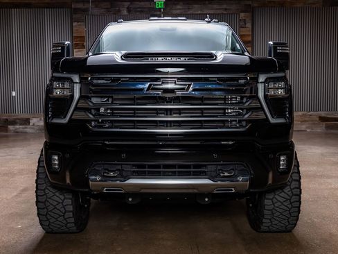 Used 2025 Chevrolet Silverado 2500 High Country w/ High Country Premium Package image 2