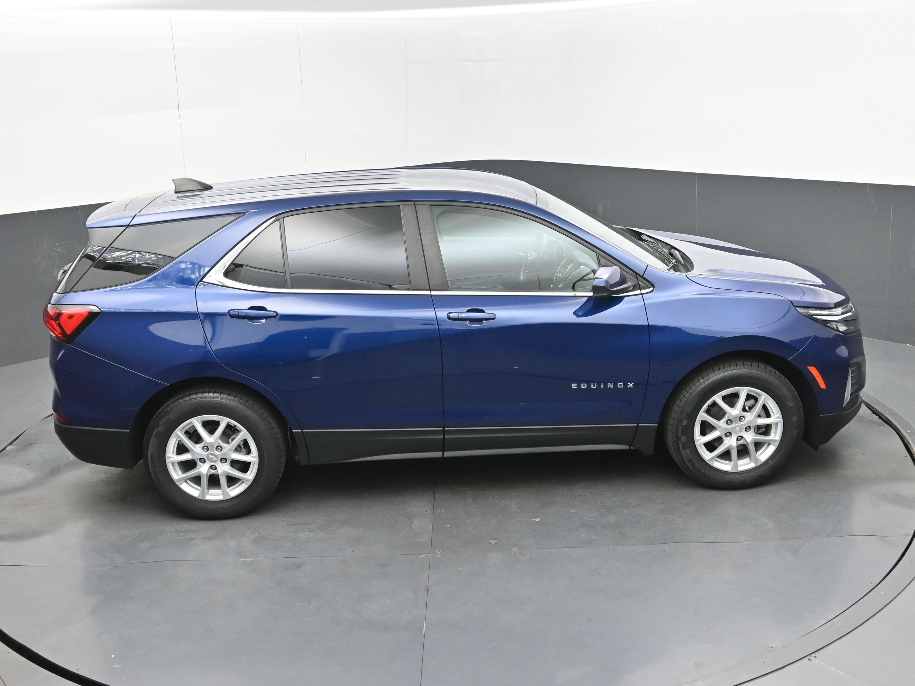Used 2023 Chevrolet Equinox LT FWD image 38