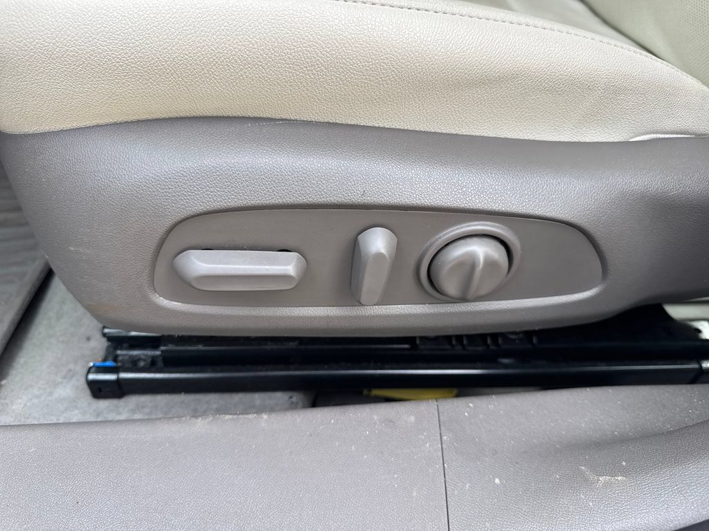Used 2024 Chevrolet Malibu LT FWD image 16