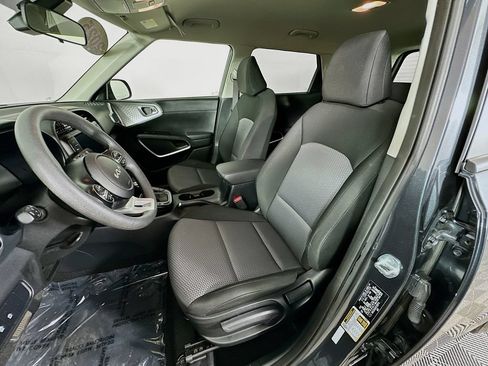 Used 2025 Kia Soul LX FWD image 25