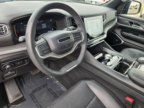 Used 2024 Jeep Wagoneer L Series II RWD image 10