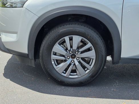 Used 2024 Nissan Pathfinder SV FWD image 10