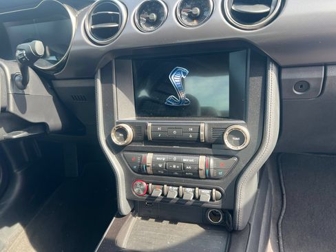 Used 2022 Ford Mustang Shelby GT500 w/ Technology Package RWD image 10