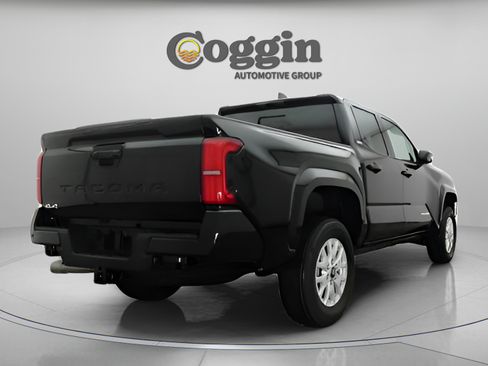 Used 2025 Toyota Tacoma SR5 AWD/4WD image 16